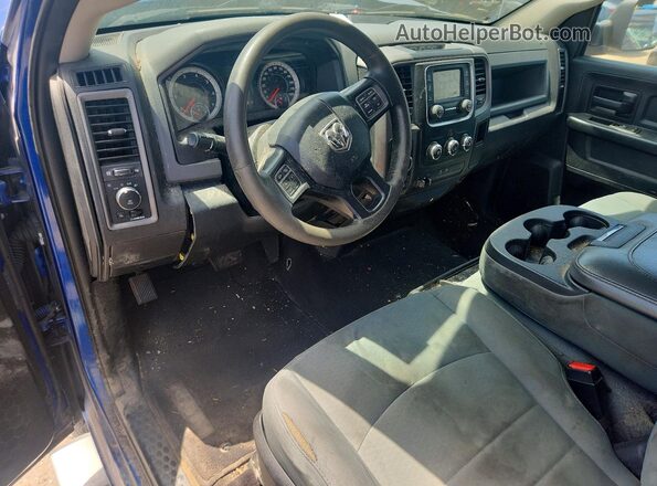 1C6RR7KT4HS846300 2017 RAM 1500 Синий Вид панели приборов