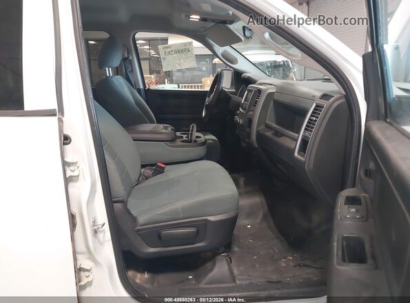 1C6RR7KT4JS318939 2018 RAM 1500 White Widok wnętrza z przodu