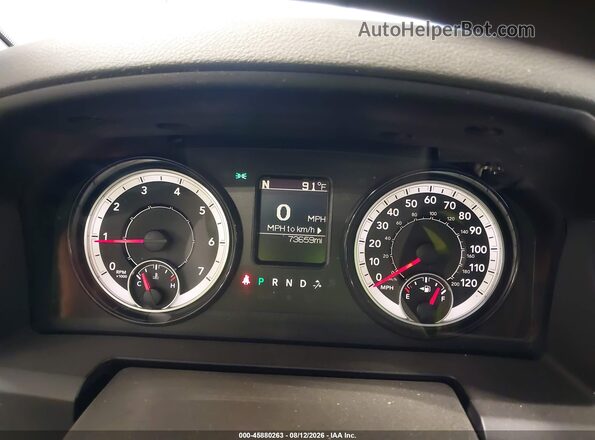 1C6RR7KT4JS318939 2018 RAM 1500 White Widok tylnych siedzeń