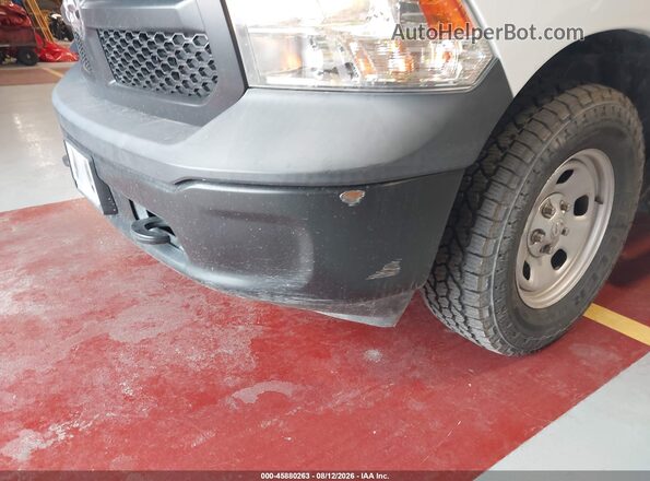 1C6RR7KT4JS318939 2018 RAM 1500 White Widok zestawu wskaźników
