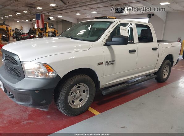 1C6RR7KT4JS318939 2018 RAM 1500 White Widok wnętrza z tyłu
