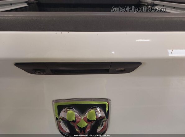 1C6RR7KT4JS318939 2018 RAM 1500 White 