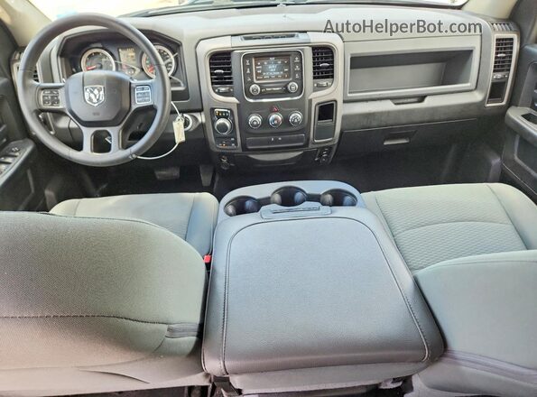 1C6RR7KT6KS508517 2019 RAM 1500 Черный Вид панели приборов