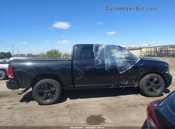 1C6RR7LG0JS260376 2018 RAM 1500 Черный Вид задней части салона