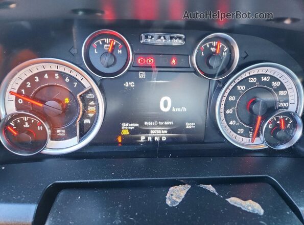 1C6RR7LG0MS583427 2021 RAM 1500 White ხელსაწყოთა პანელის ხედი