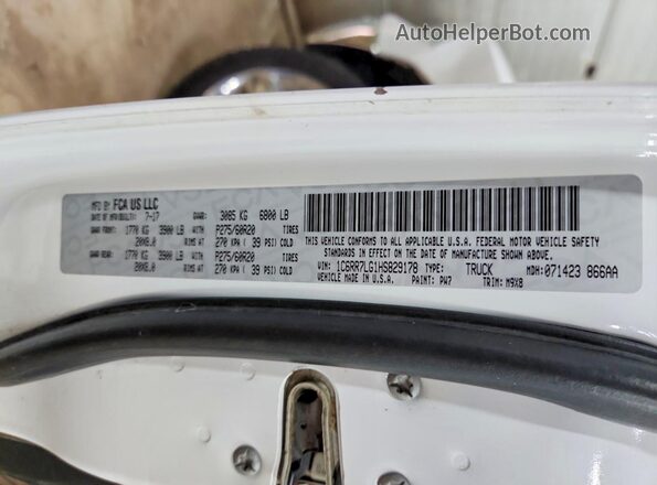 1C6RR7LG1HS829178 2017 RAM 1500 White Vista del compartimento del motor