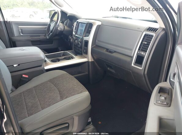 1C6RR7LG4JS260266 2018 RAM 1500 Black Widok wnętrza z przodu