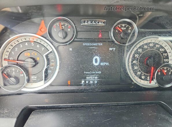 1C6RR7LG7JS257328 2018 RAM 1500 Gray Вид щитка приладів