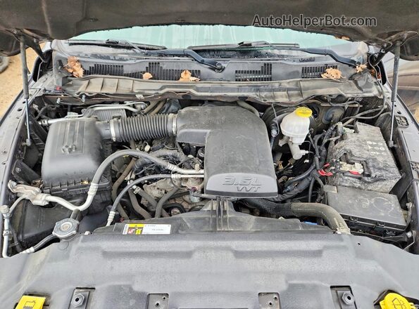 1C6RR7LG7JS257328 2018 RAM 1500 Gray Вид задньої частини салону