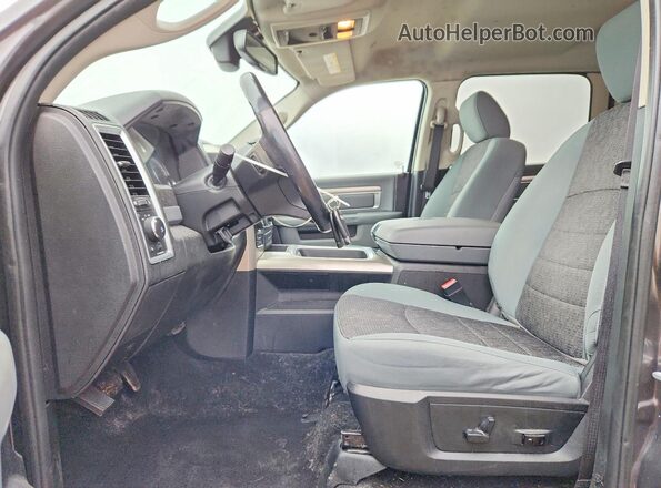 1C6RR7LG7JS257328 2018 RAM 1500 Gray Вид салону спереду