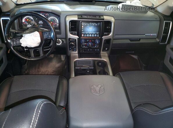 1C6RR7LM0HS880645 2017 RAM 1500 Silver Widok deski rozdzielczej