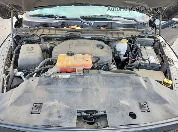 1C6RR7LM0JS244166 2018 RAM 1500 Черный Вид задней части салона