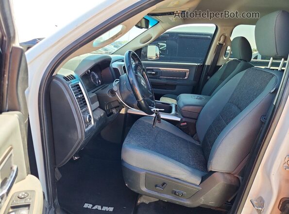 1C6RR7LM2HS878301 2017 RAM 1500 White Vista interior delantera