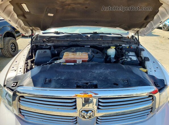 1C6RR7LM2HS878301 2017 RAM 1500 White Vista interior trasera