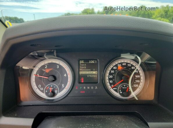 1C6RR7LM3JS298500 2018 RAM 1500 Gray Instrument cluster view