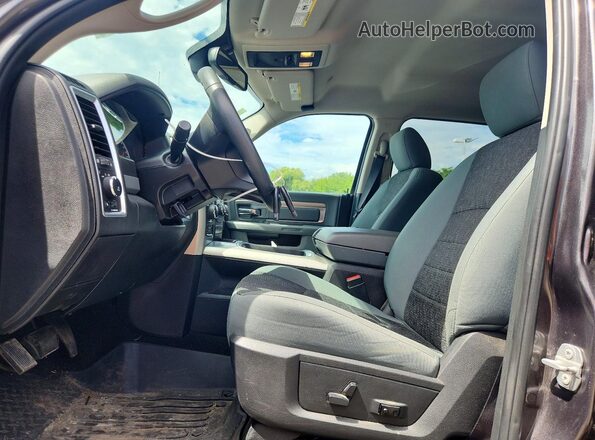 1C6RR7LM3JS298500 2018 RAM 1500 Gray Front interior view