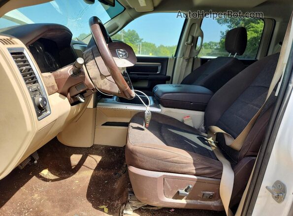 1C6RR7LM5GS218929 2016 RAM 1500 Белый Вид салона спереди