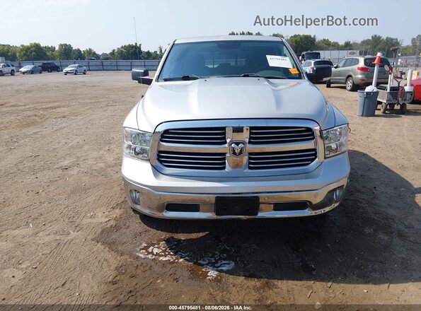 1C6RR7LM9HS871541 2017 RAM 1500 Silver Вид задньої частини салону
