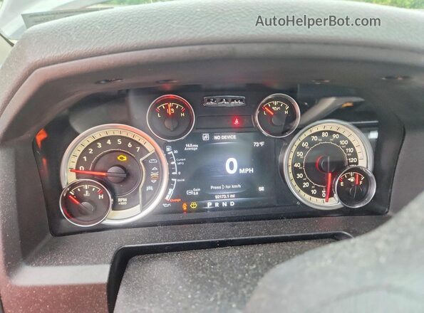 1C6RR7LT0GS337799 2016 RAM 1500 Угольный Вид щитка приборов