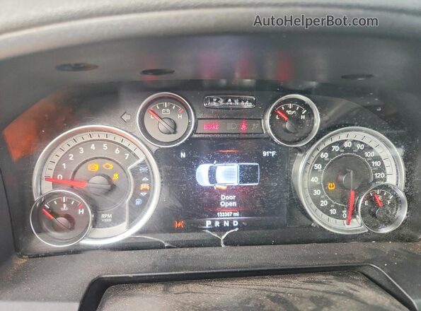 1C6RR7LT0HS691971 2017 RAM 1500 Burgundy Widok zestawu wskaźników