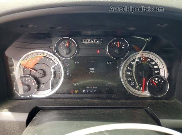 1C6RR7LT0HS843019 2017 RAM 1500 White Вид щитка приладів