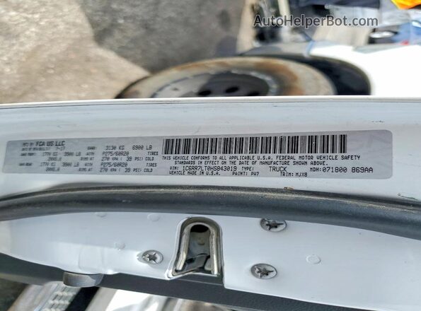 1C6RR7LT0HS843019 2017 RAM 1500 White Вид підкапотного простору