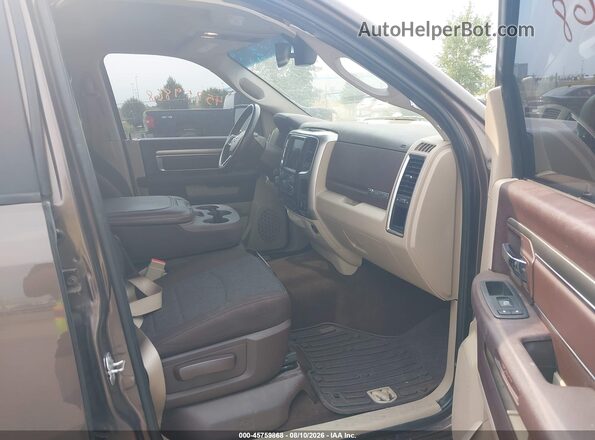 1C6RR7LT2JS258321 2018 RAM 1500 Brown Вид салону спереду