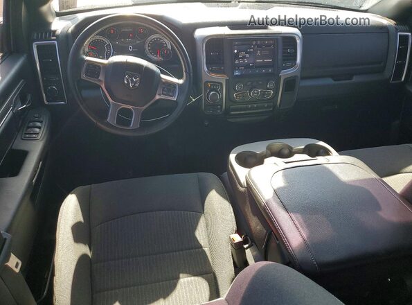 1C6RR7LT2NS165661 2022 RAM 1500 Бордовый Вид панели приборов
