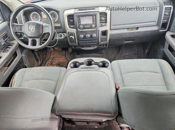 1C6RR7LT4GS109157 2016 RAM 1500 Красный Вид панели приборов