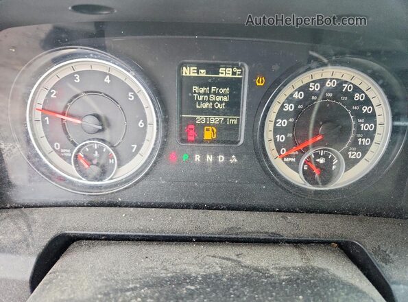 1C6RR7LT4GS109157 2016 RAM 1500 Красный Вид щитка приборов