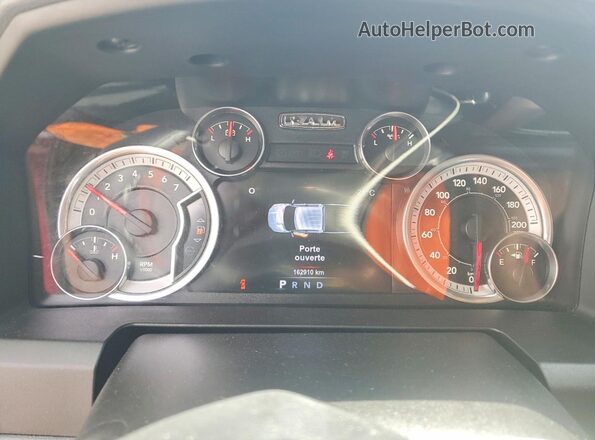 1C6RR7LT5HS571793 2017 RAM 1500 Красный Вид щитка приборов