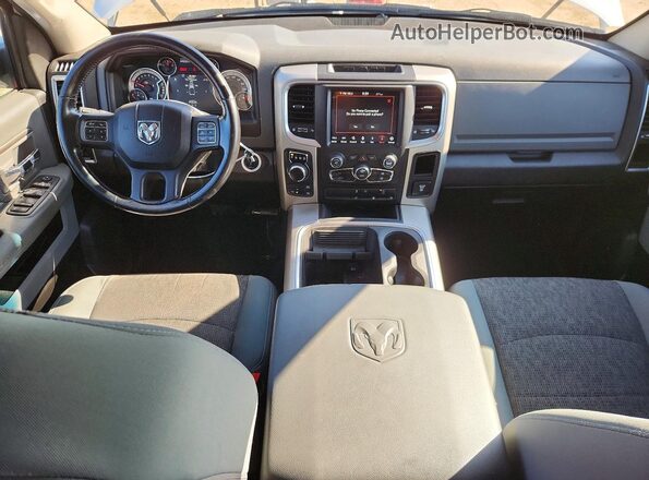 1C6RR7LT5LS107301 2020 RAM 1500 Белый Вид панели приборов