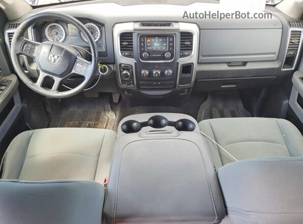 1C6RR7LT7JS295557 2018 RAM 1500 Синий Вид панели приборов