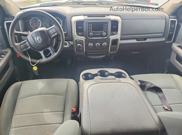 1C6RR7LT9JS107220 2018 RAM 1500 Синий Вид панели приборов