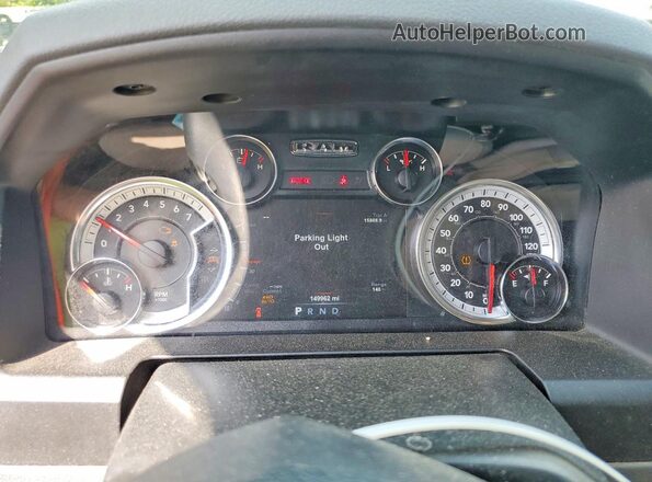1C6RR7LT9JS298170 2018 RAM 1500 Maroon ხელსაწყოთა პანელის ხედი