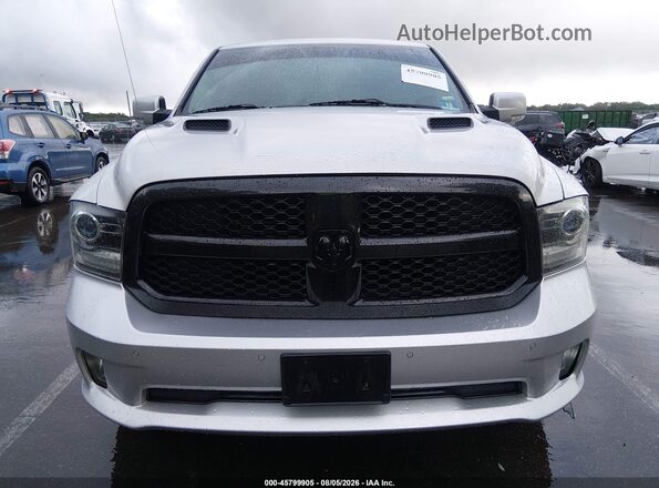 1C6RR7MT4HS811396 2017 RAM 1500 Silver ხელსაწყოთა პანელის ხედი