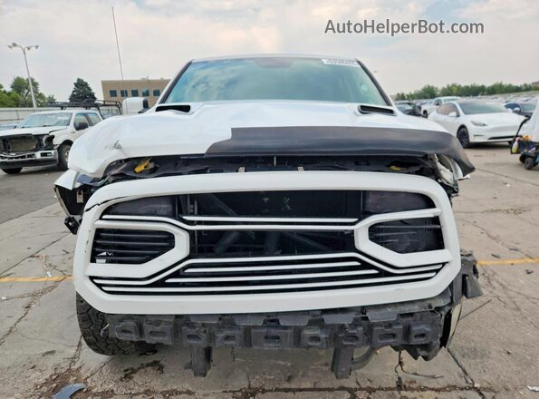 1C6RR7MT6JS256697 2018 RAM 1500 White Front view
