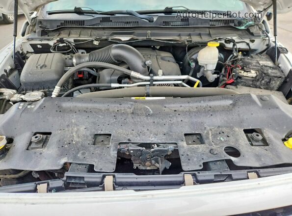 1C6RR7MT6JS256697 2018 RAM 1500 White Rear interior view