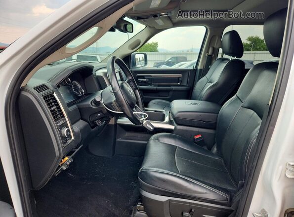1C6RR7MT6JS256697 2018 RAM 1500 White Front interior view