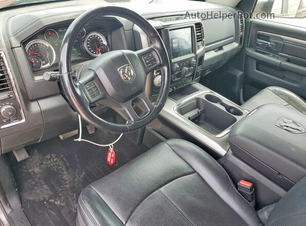 1C6RR7MTXJS138362 2018 RAM 1500 Charcoal Widok deski rozdzielczej