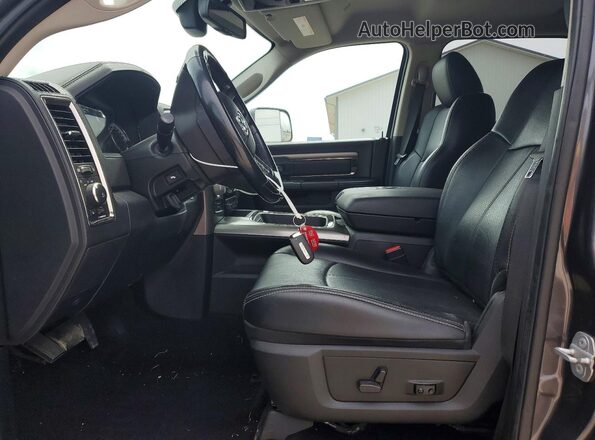 1C6RR7MTXJS138362 2018 RAM 1500 Charcoal Widok wnętrza z przodu