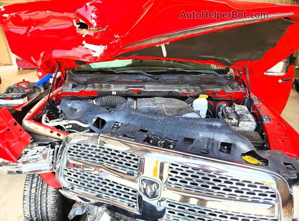 1C6RR7NG0JS318807 2018 RAM 1500 Red Vista interior trasera