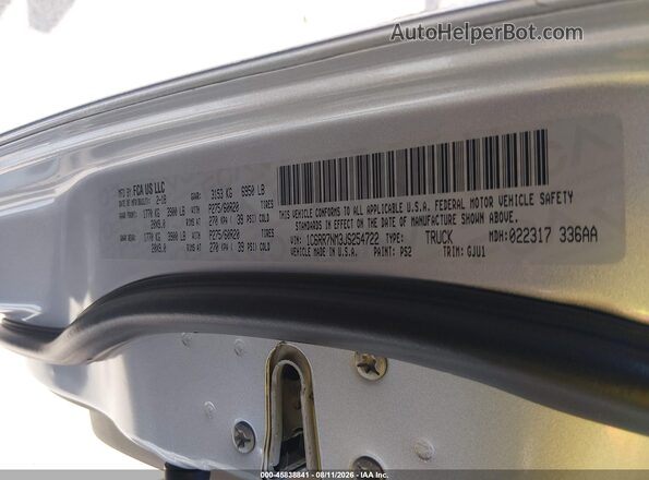 1C6RR7NM3JS254722 2018 RAM 1500 Silver Vista del compartimento del motor