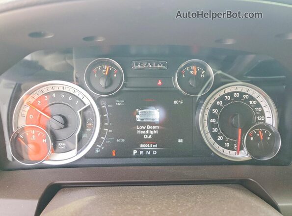 1C6RR7NT0JS123268 2018 RAM 1500 White Սարքավորումների վահանակի տեսք