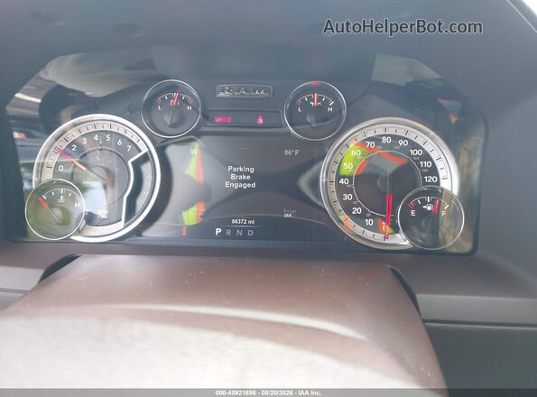 1C6RR7NT2JS162282 2018 RAM 1500 Champagne Widok tylnych siedzeń