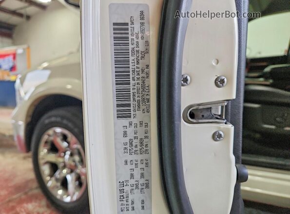 1C6RR7NT3HS554410 2017 RAM 1500 White Widok komory silnika