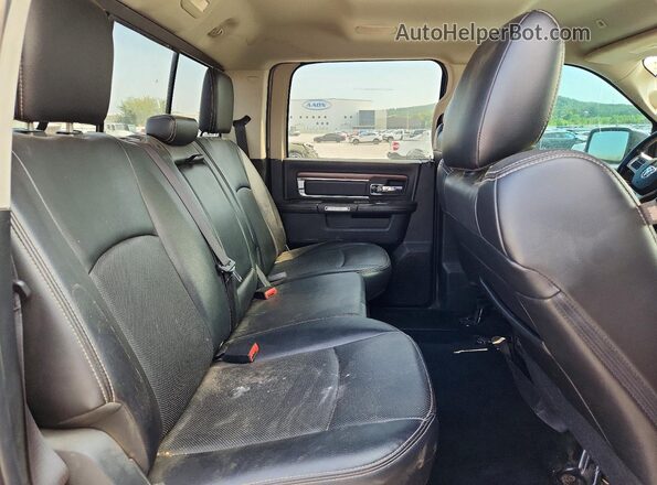 1C6RR7NT7HS678129 2017 RAM 1500 Silver Widok tylnych siedzeń