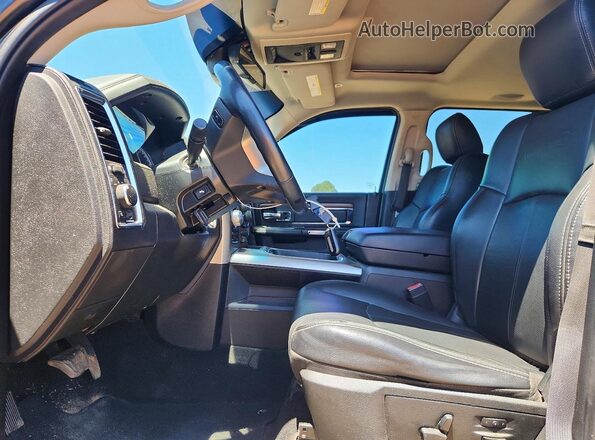 1C6RR7NT7JS160043 2018 RAM 1500 Charcoal Vista interior delantera