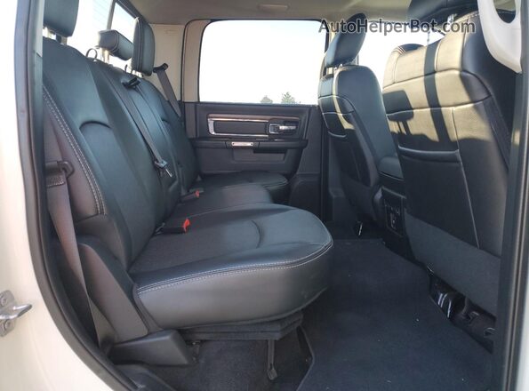 1C6RR7NT9HS854629 2017 RAM 1500 White Widok tylnych siedzeń
