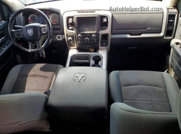 1C6RR7TM2GS115001 2016 RAM 1500 Черный Вид панели приборов